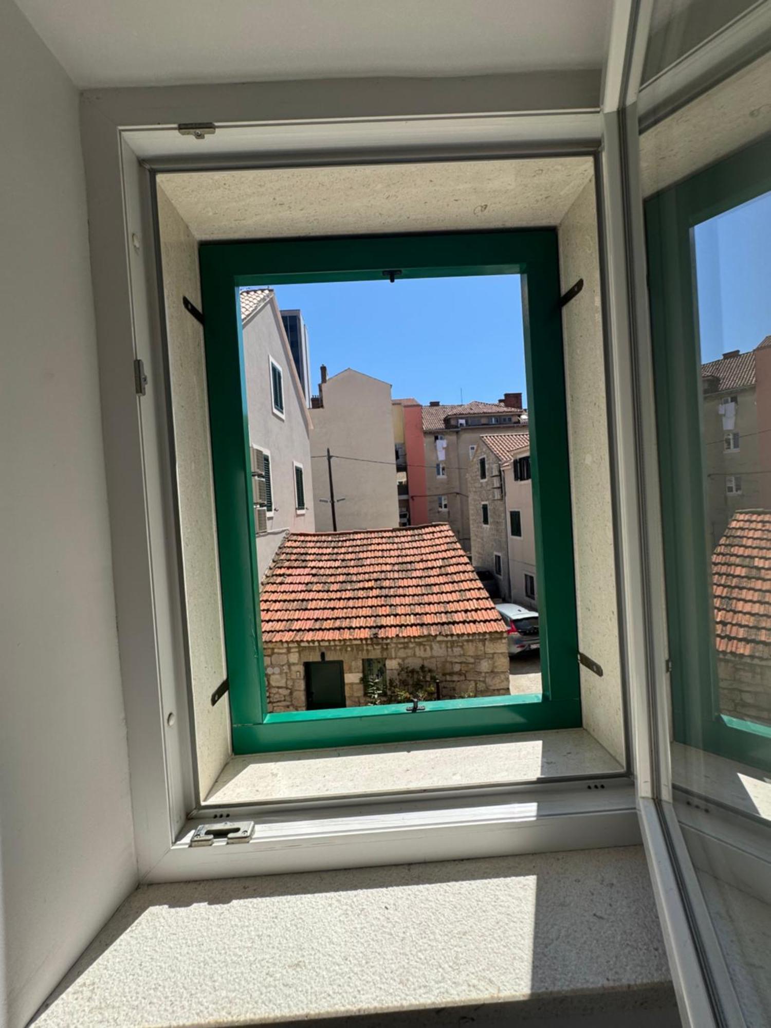New!!! Deluxe Dino In The Old Town Of Split